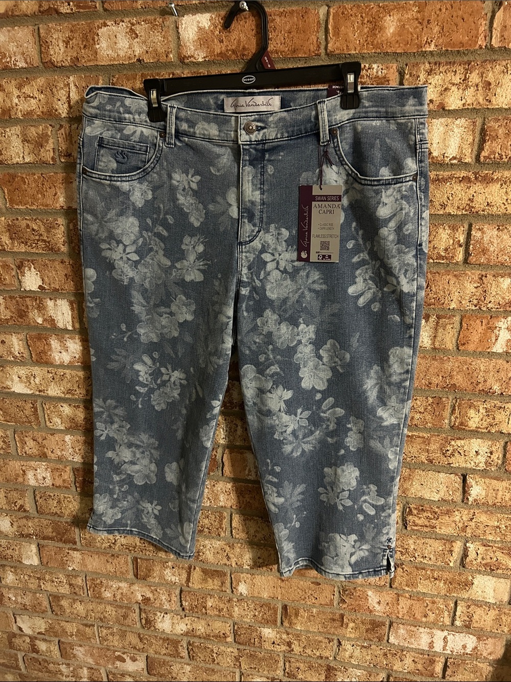 Gloria Vanderbilt Light Blue Floral Capri Jeans Women’s 16W